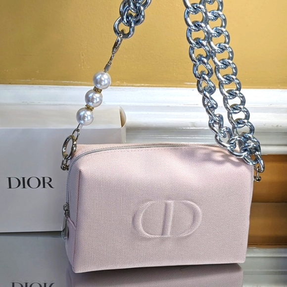 Host pick 💥💥❤️Dior pouch💥💥 - Picture 3 of 10